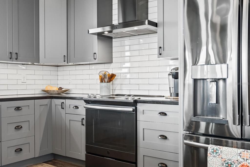 For Sale: $899,000 (5 beds, 2 baths, 3200 Square Feet)