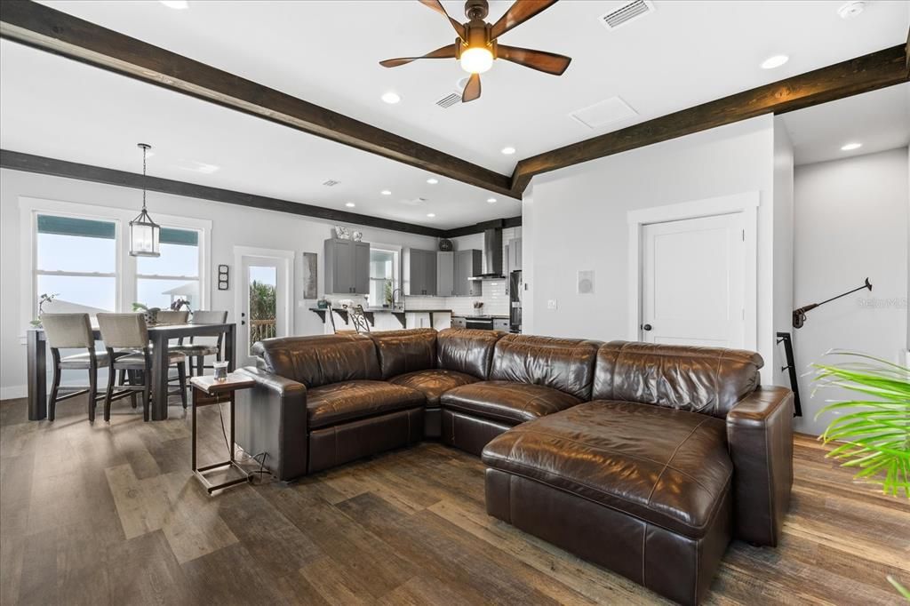 For Sale: $899,000 (5 beds, 2 baths, 3200 Square Feet)