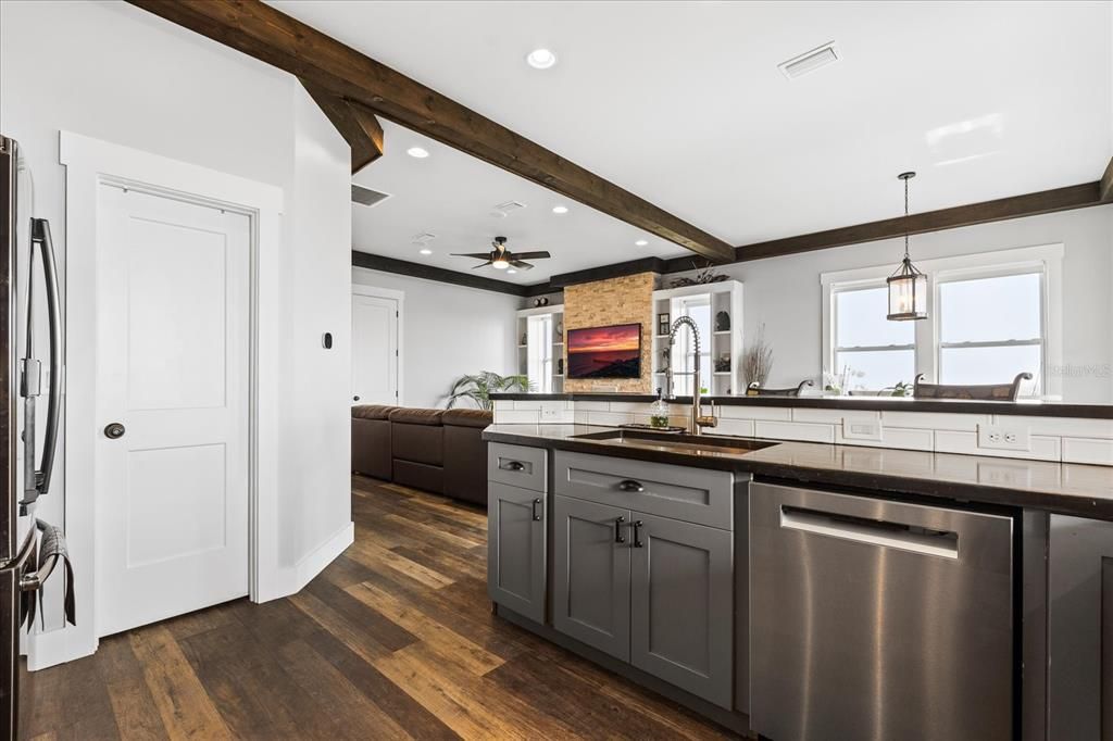 For Sale: $899,000 (5 beds, 2 baths, 3200 Square Feet)