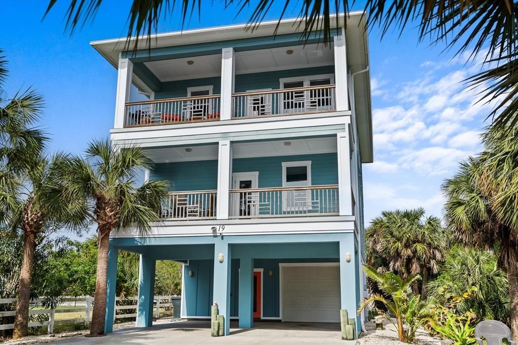 For Sale: $899,000 (5 beds, 2 baths, 3200 Square Feet)