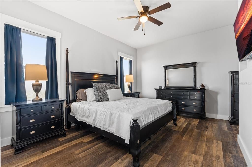 For Sale: $899,000 (5 beds, 2 baths, 3200 Square Feet)