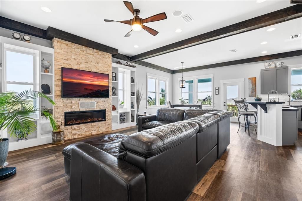 For Sale: $899,000 (5 beds, 2 baths, 3200 Square Feet)