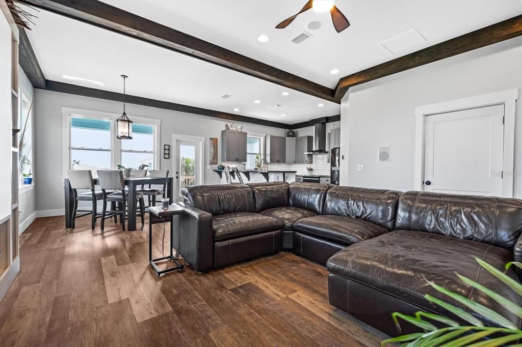 For Sale: $899,000 (5 beds, 2 baths, 3200 Square Feet)