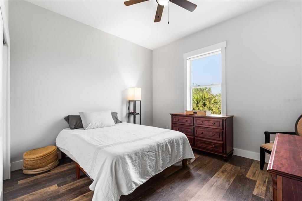 For Sale: $899,000 (5 beds, 2 baths, 3200 Square Feet)