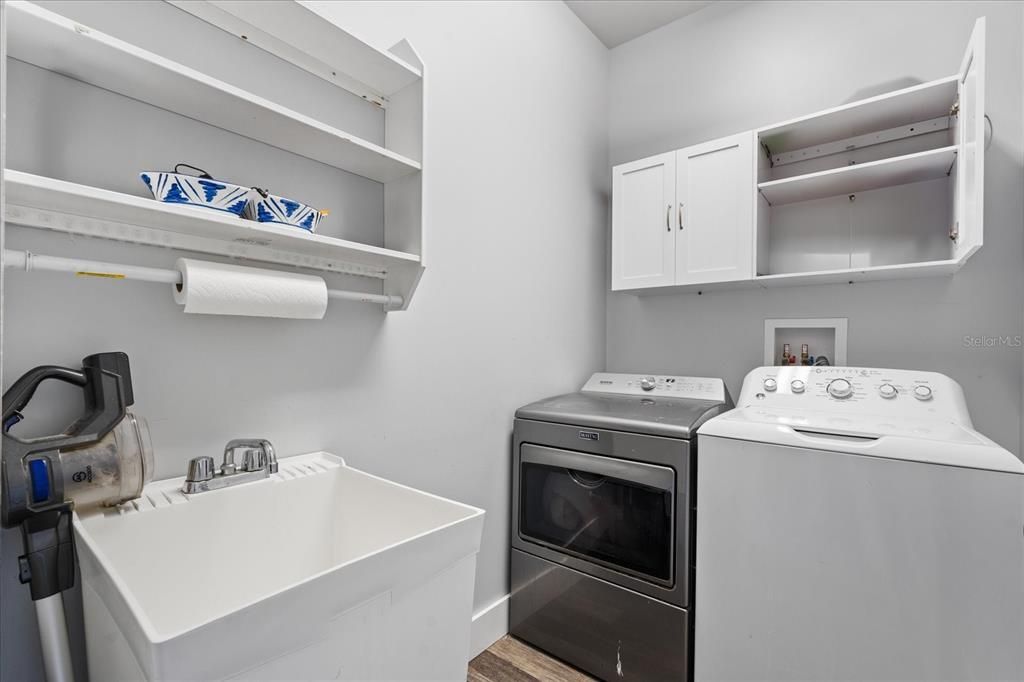 For Sale: $899,000 (5 beds, 2 baths, 3200 Square Feet)