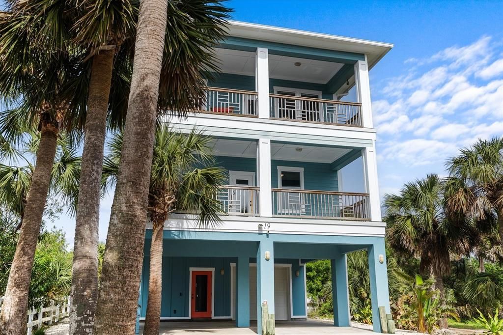 For Sale: $899,000 (5 beds, 2 baths, 3200 Square Feet)