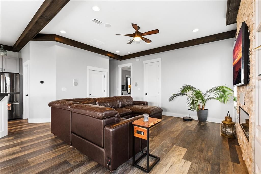 For Sale: $899,000 (5 beds, 2 baths, 3200 Square Feet)