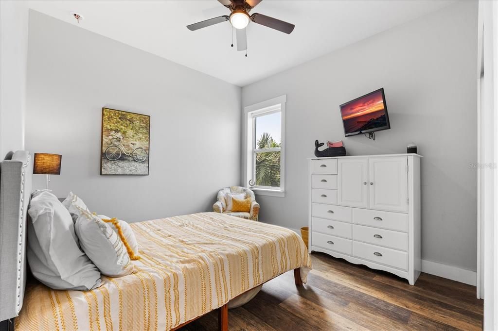 For Sale: $899,000 (5 beds, 2 baths, 3200 Square Feet)