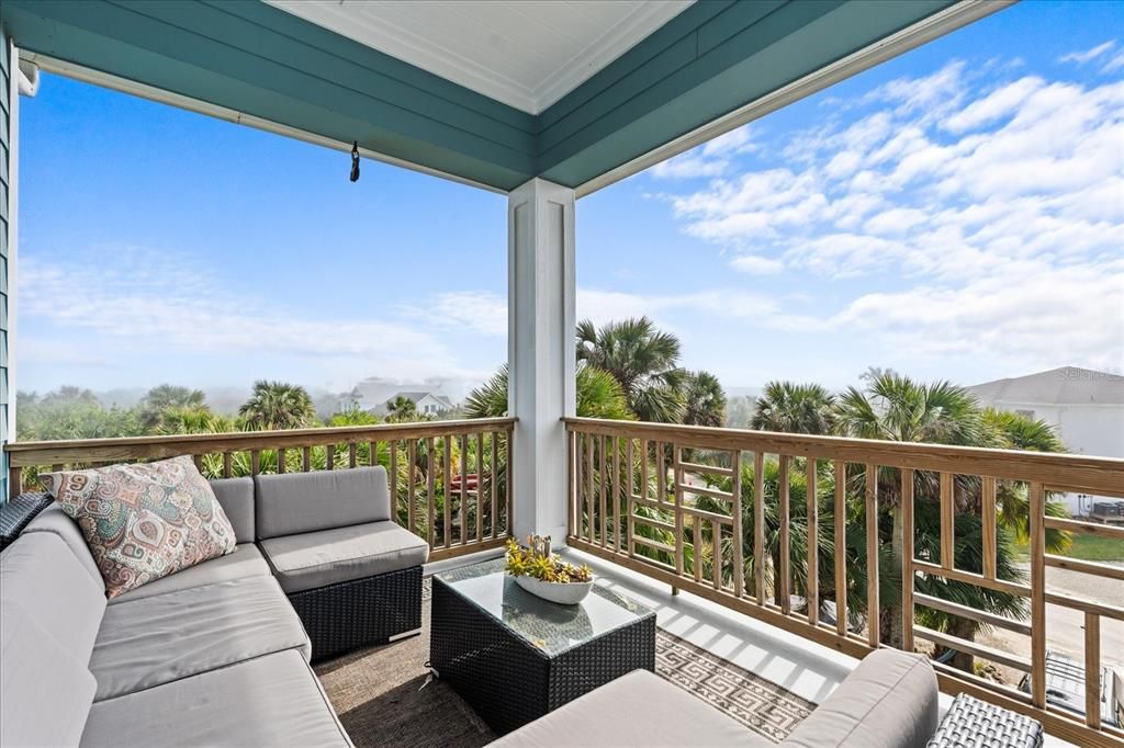 For Sale: $899,000 (5 beds, 2 baths, 3200 Square Feet)