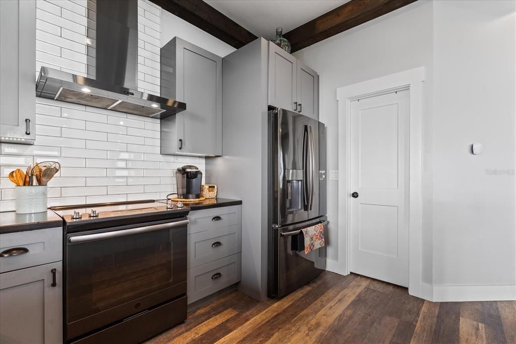 For Sale: $899,000 (5 beds, 2 baths, 3200 Square Feet)