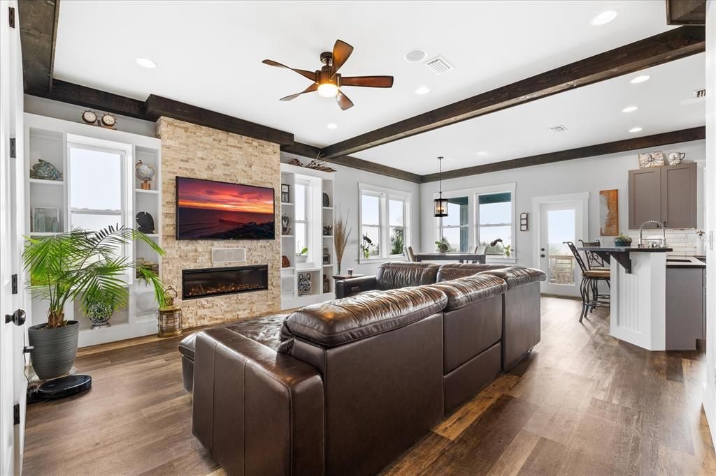 For Sale: $899,000 (5 beds, 2 baths, 3200 Square Feet)