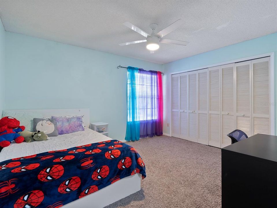 合同活跃: $675,000 (4 贝兹, 3 浴室, 3355 平方英尺)