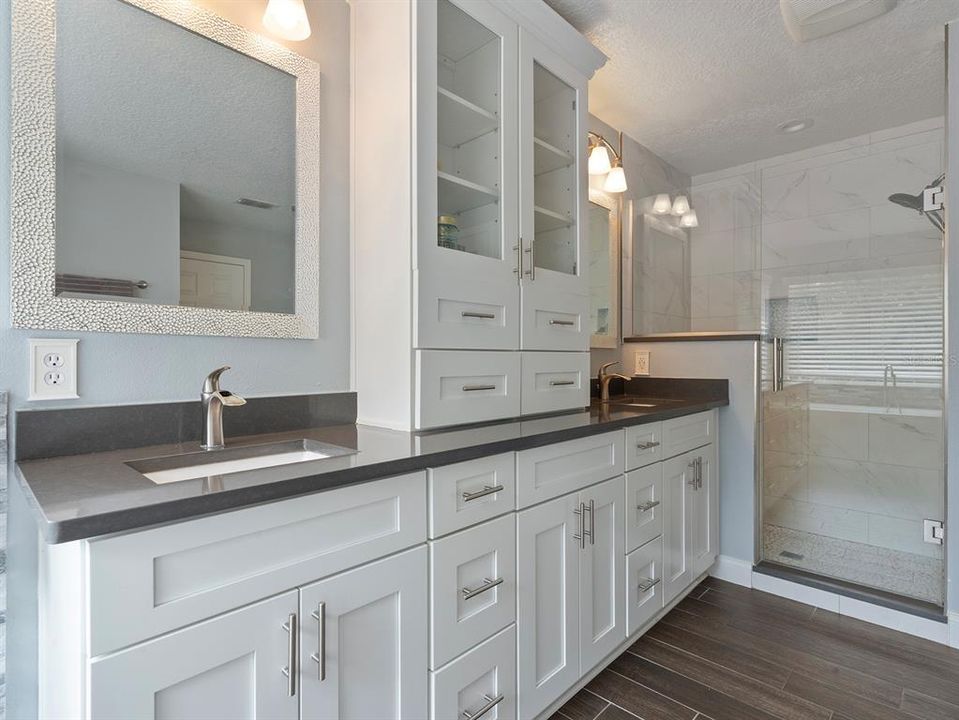 合同活跃: $675,000 (4 贝兹, 3 浴室, 3355 平方英尺)