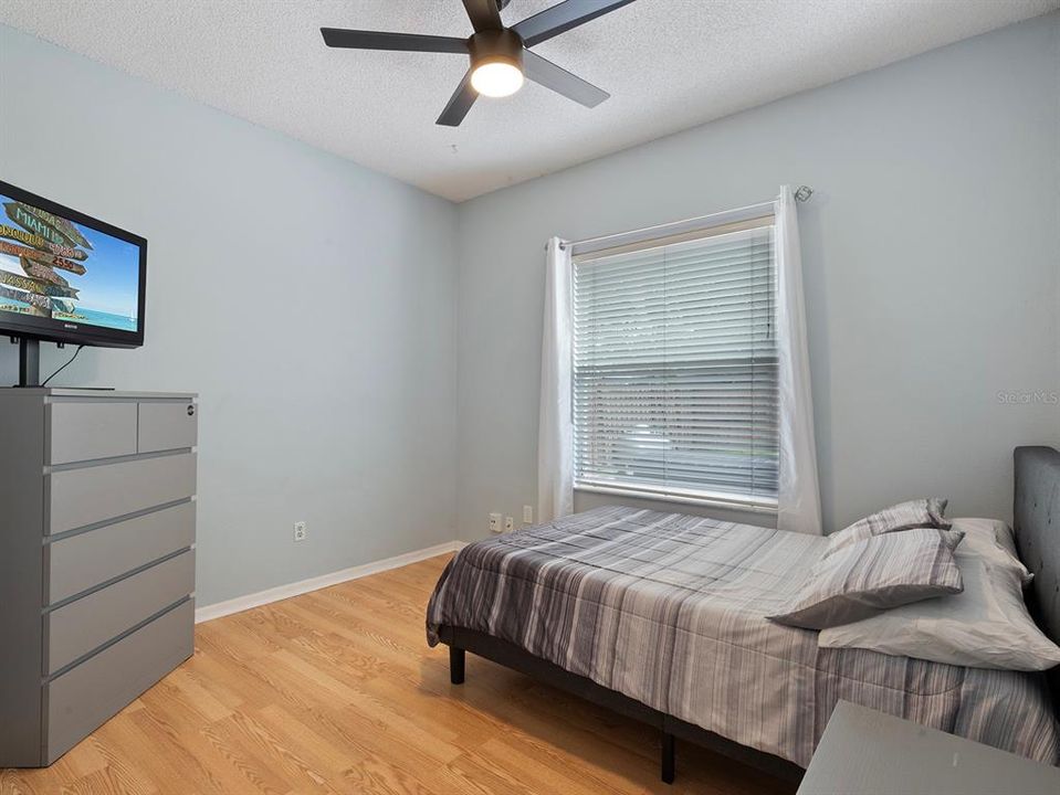 合同活跃: $675,000 (4 贝兹, 3 浴室, 3355 平方英尺)