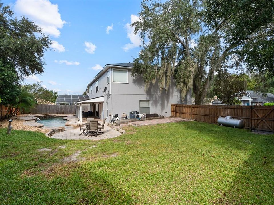 合同活跃: $675,000 (4 贝兹, 3 浴室, 3355 平方英尺)