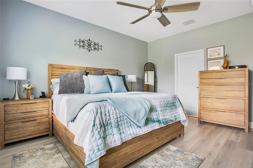 待售: $449,000 (4 贝兹, 2 浴室, 1890 平方英尺)