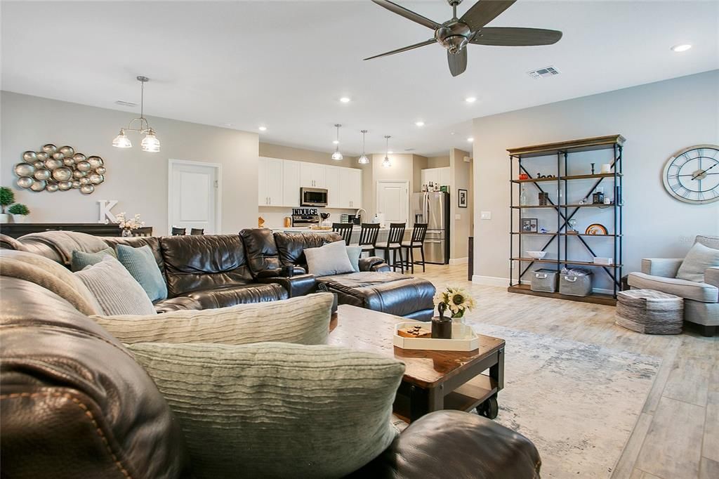 待售: $449,000 (4 贝兹, 2 浴室, 1890 平方英尺)