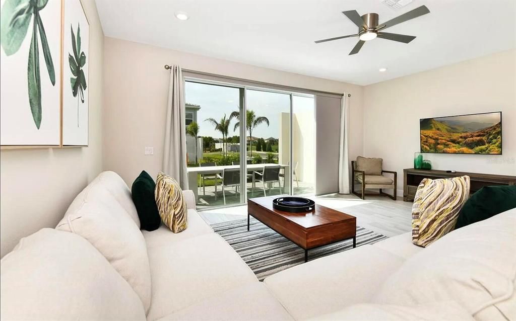 На продажу: $369,999 (3 спален, 3 ванн, 1900 Квадратных фут)