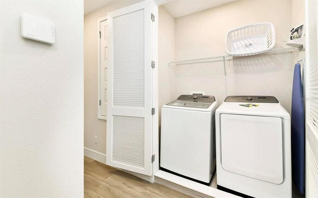 На продажу: $369,999 (3 спален, 3 ванн, 1900 Квадратных фут)