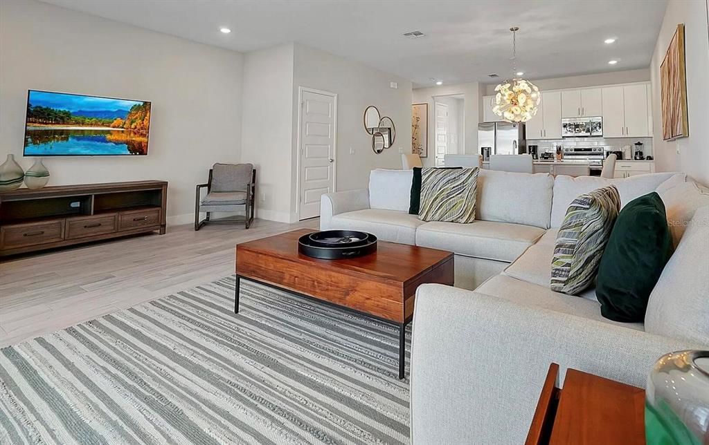 На продажу: $369,999 (3 спален, 3 ванн, 1900 Квадратных фут)