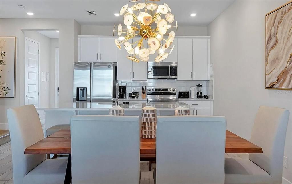 На продажу: $369,999 (3 спален, 3 ванн, 1900 Квадратных фут)