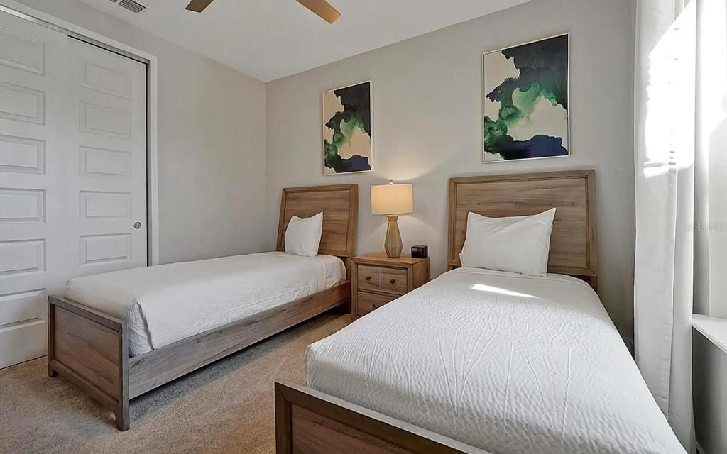 На продажу: $369,999 (3 спален, 3 ванн, 1900 Квадратных фут)