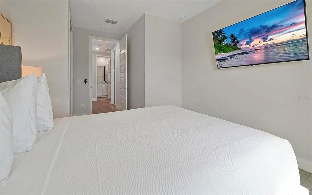 На продажу: $369,999 (3 спален, 3 ванн, 1900 Квадратных фут)