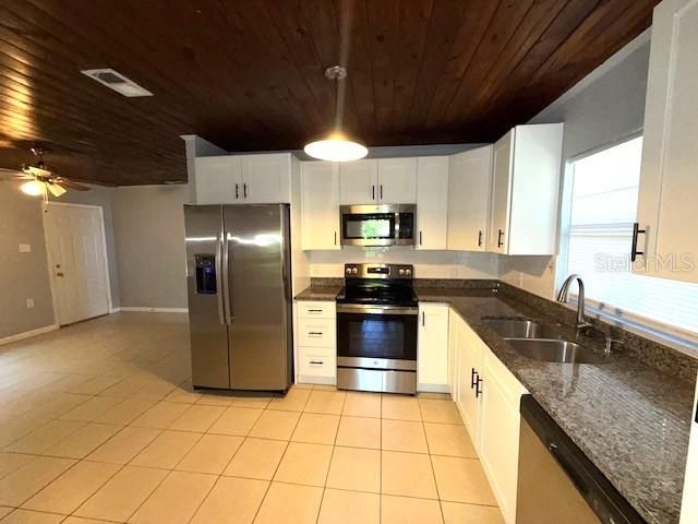 出租: $1,300 (2 贝兹, 1 浴室, 644 平方英尺)