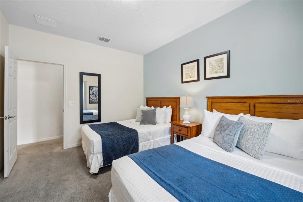 For Sale: $325,000 (3 beds, 2 baths, 1300 Square Feet)