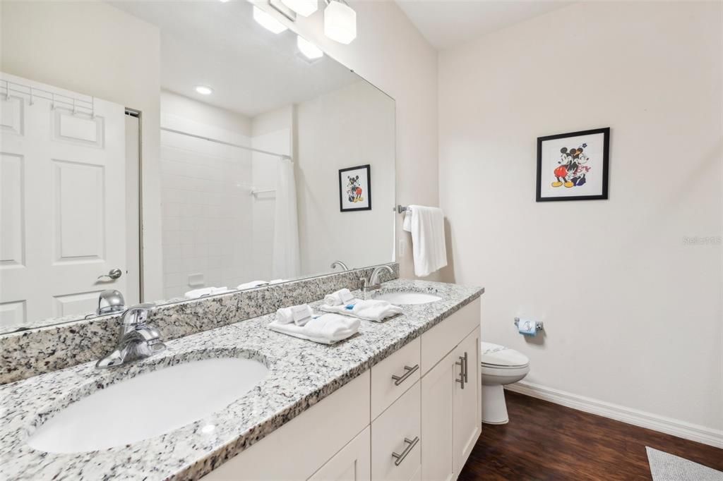 For Sale: $325,000 (3 beds, 2 baths, 1300 Square Feet)