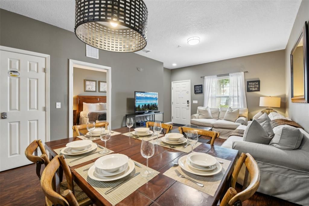 For Sale: $325,000 (3 beds, 2 baths, 1300 Square Feet)