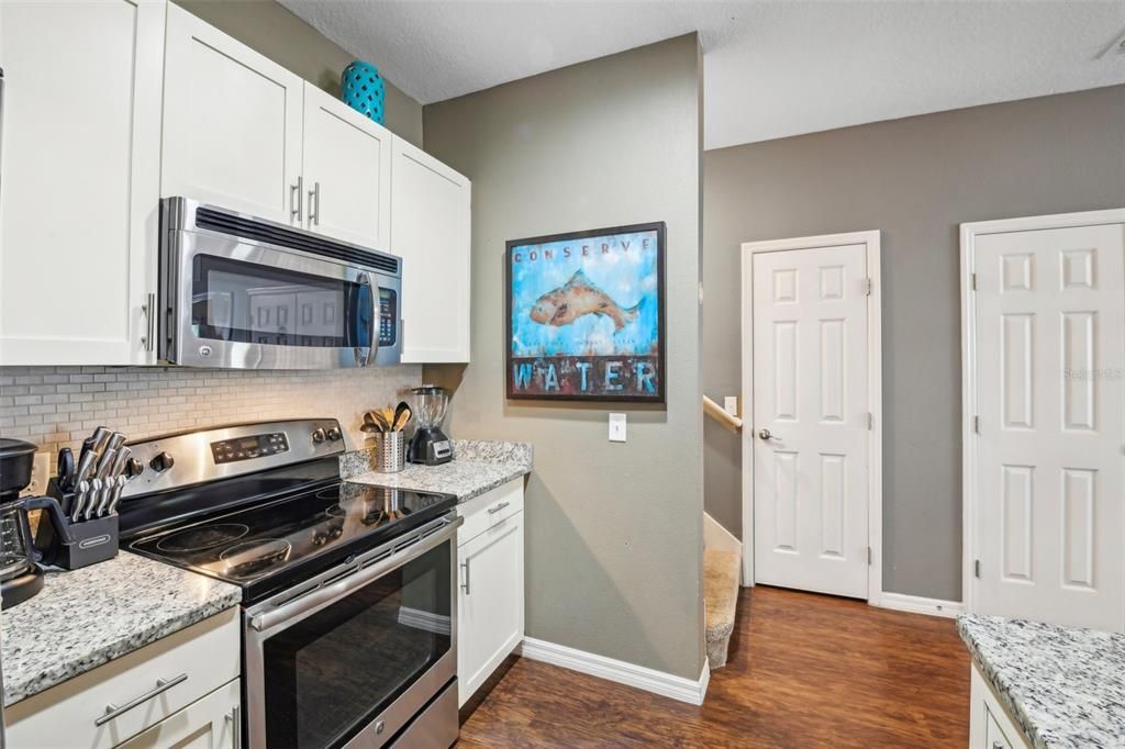 For Sale: $325,000 (3 beds, 2 baths, 1300 Square Feet)