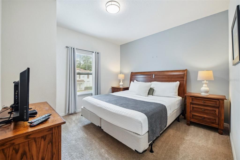 For Sale: $325,000 (3 beds, 2 baths, 1300 Square Feet)