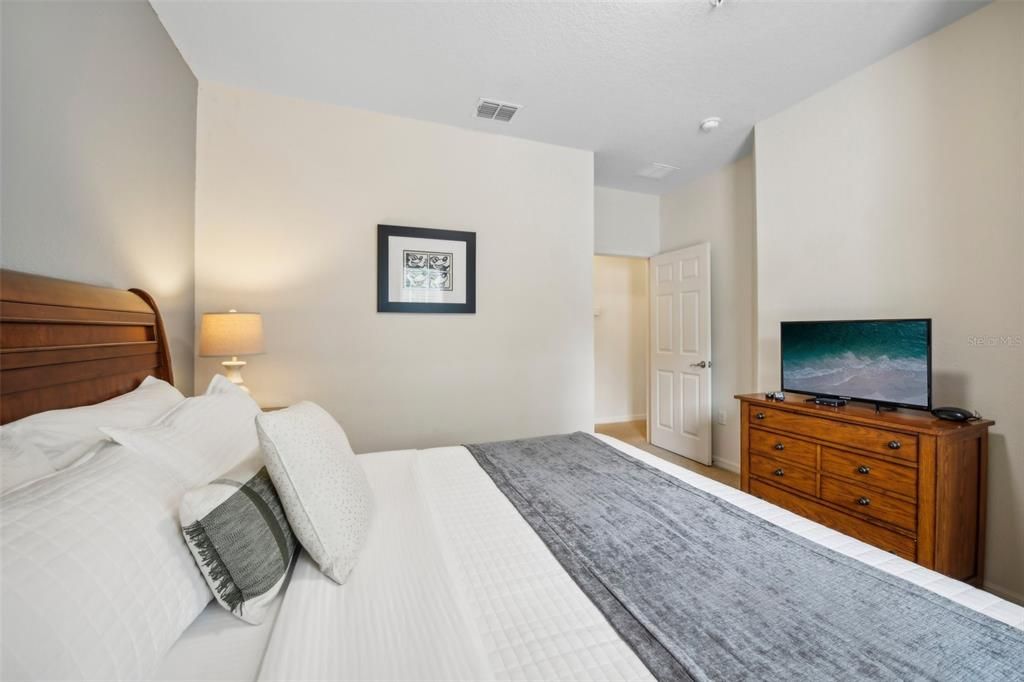 For Sale: $325,000 (3 beds, 2 baths, 1300 Square Feet)