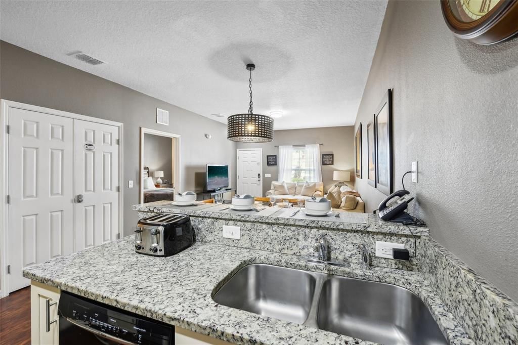 For Sale: $325,000 (3 beds, 2 baths, 1300 Square Feet)