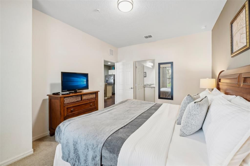 For Sale: $325,000 (3 beds, 2 baths, 1300 Square Feet)