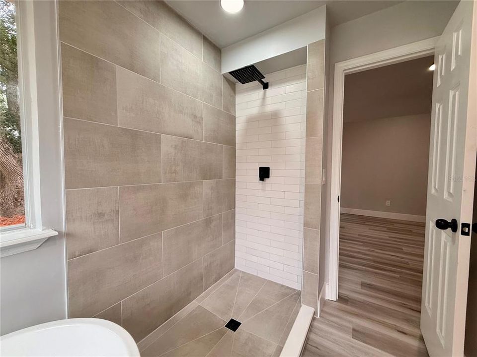 Под контрактом: $489,000 (4 спален, 2 ванн, 1798 Квадратных фут)