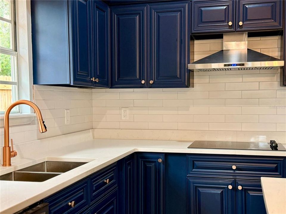 Под контрактом: $489,000 (4 спален, 2 ванн, 1798 Квадратных фут)