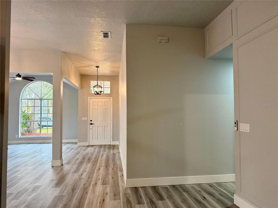 Под контрактом: $489,000 (4 спален, 2 ванн, 1798 Квадратных фут)