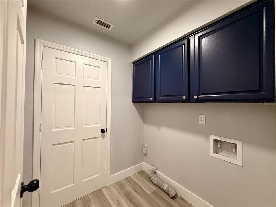 Под контрактом: $489,000 (4 спален, 2 ванн, 1798 Квадратных фут)