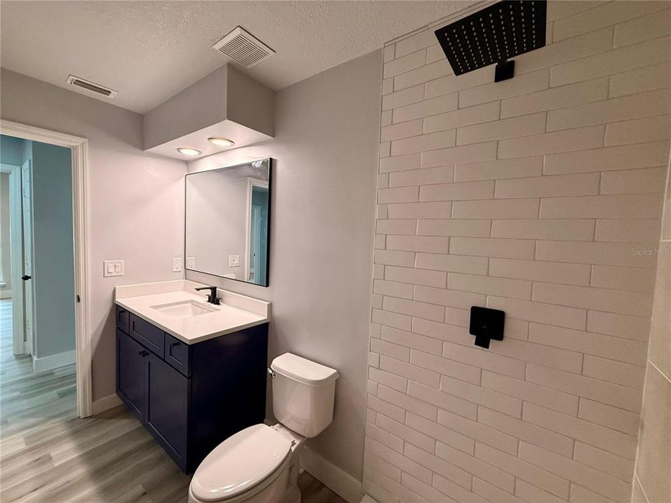 Под контрактом: $489,000 (4 спален, 2 ванн, 1798 Квадратных фут)