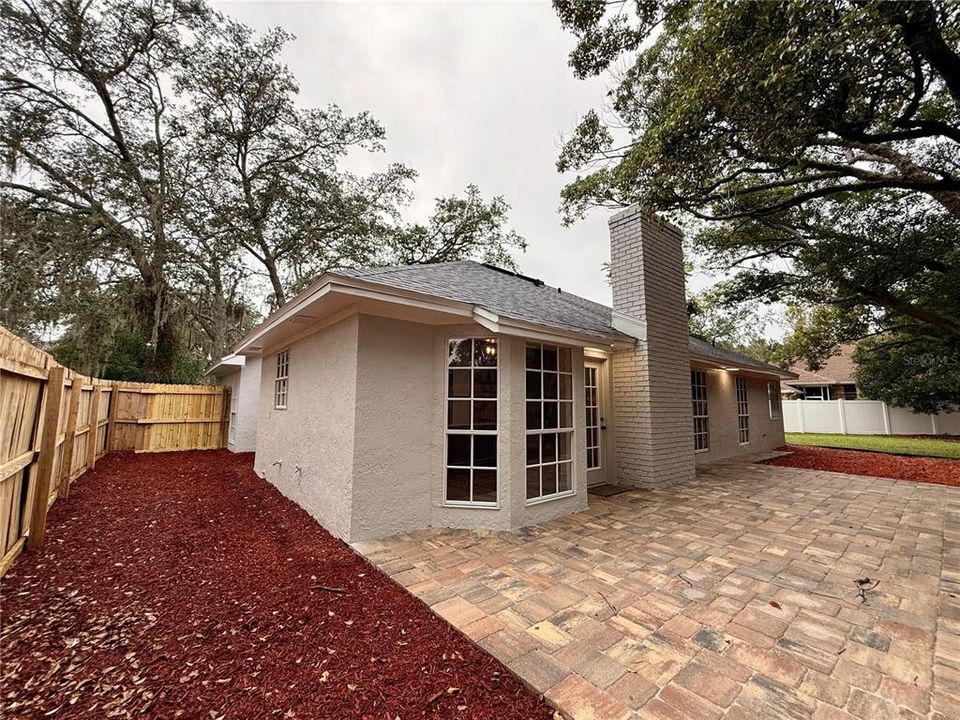 Под контрактом: $489,000 (4 спален, 2 ванн, 1798 Квадратных фут)