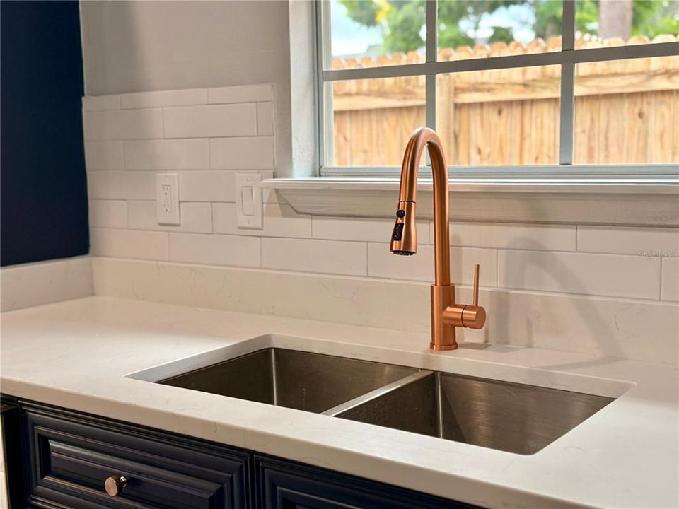 Под контрактом: $489,000 (4 спален, 2 ванн, 1798 Квадратных фут)