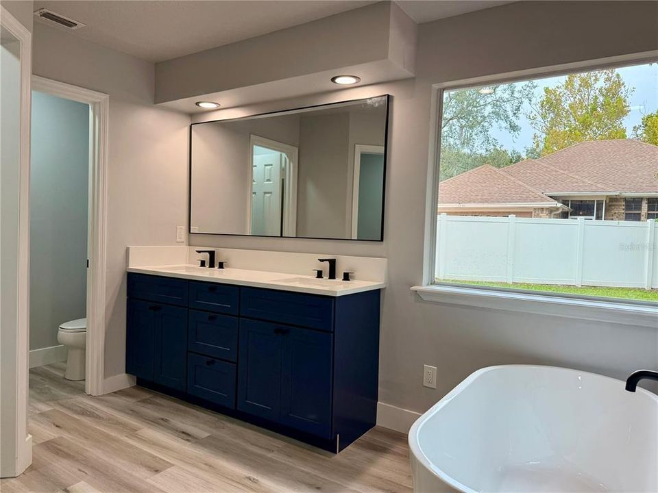 Под контрактом: $489,000 (4 спален, 2 ванн, 1798 Квадратных фут)