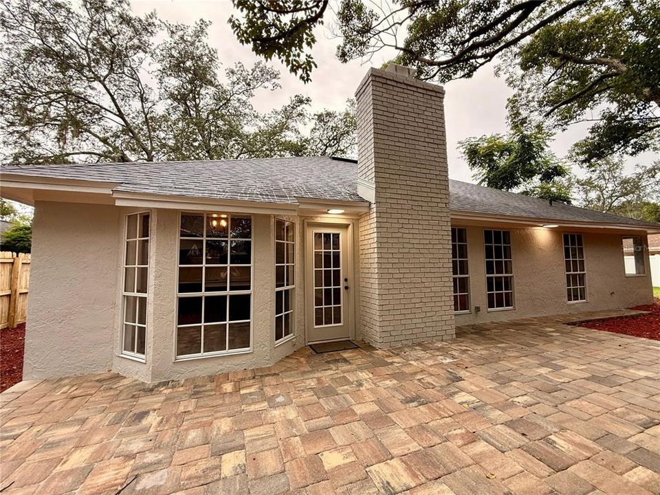 Под контрактом: $489,000 (4 спален, 2 ванн, 1798 Квадратных фут)