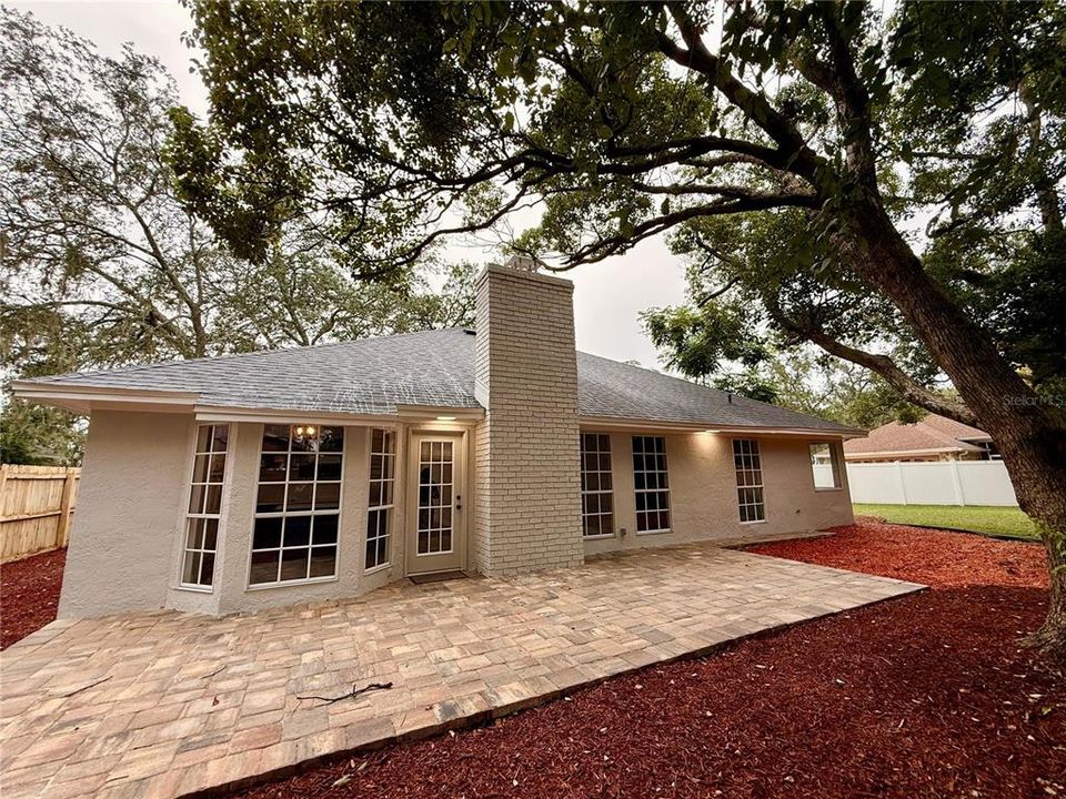 Под контрактом: $489,000 (4 спален, 2 ванн, 1798 Квадратных фут)