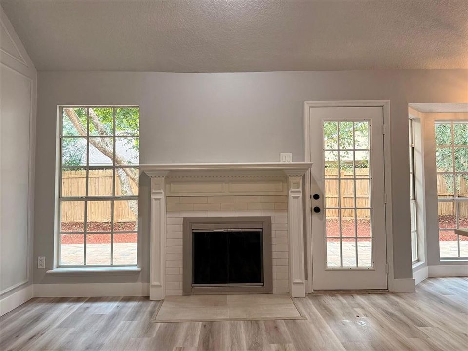 Под контрактом: $489,000 (4 спален, 2 ванн, 1798 Квадратных фут)