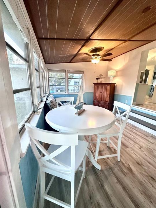 For Sale: $420,000 (2 beds, 1 baths, 1032 Square Feet)