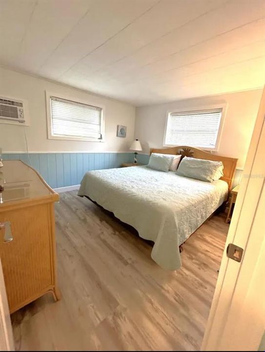 For Sale: $420,000 (2 beds, 1 baths, 1032 Square Feet)