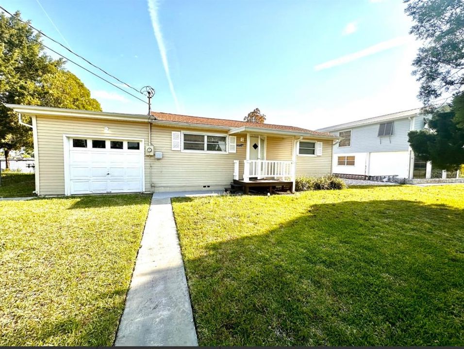 For Sale: $420,000 (2 beds, 1 baths, 1032 Square Feet)